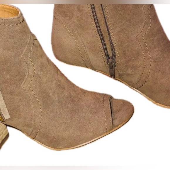 XOXO Peep Toe Taupe Seude Booties! - Picture 12 of 13